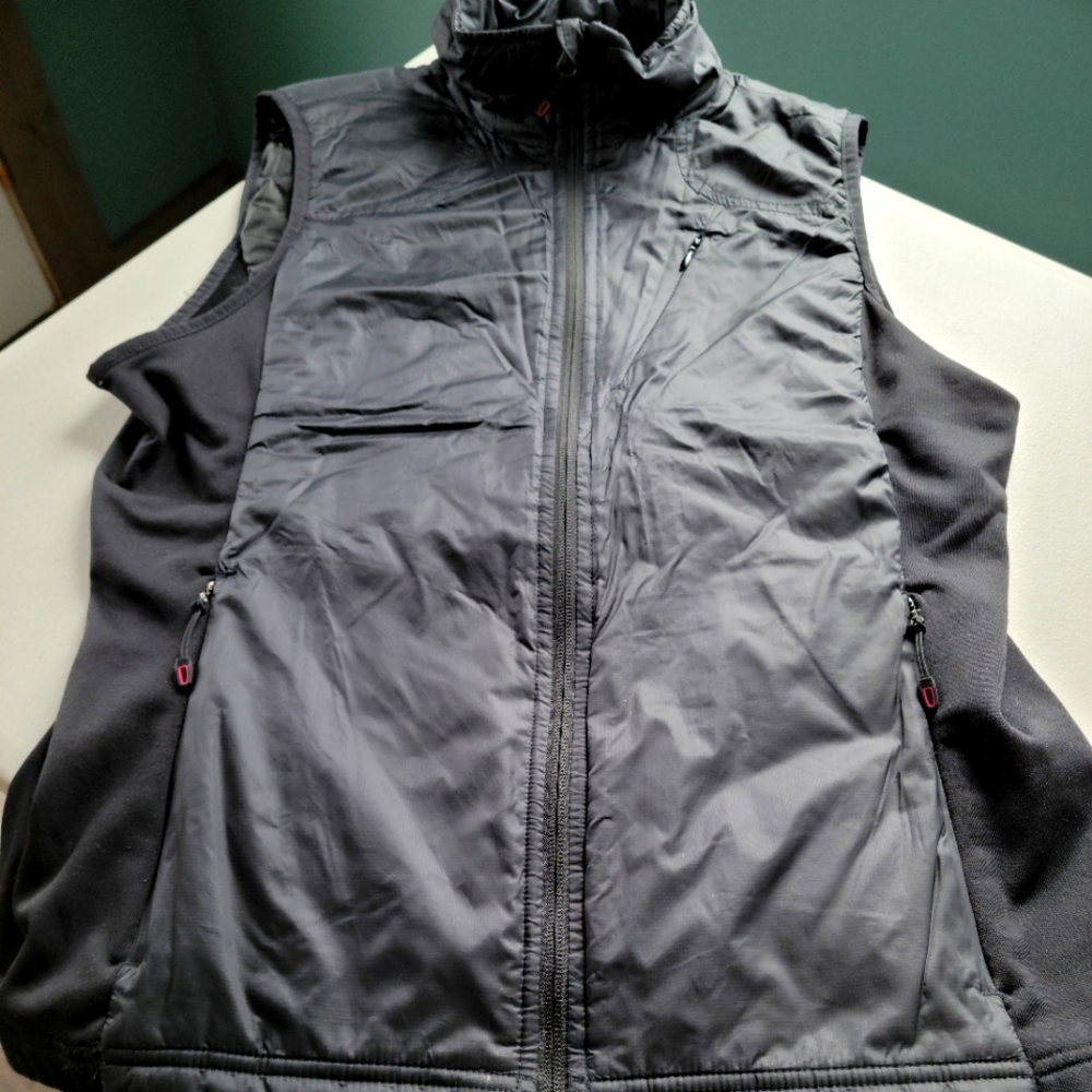 Lands End black vest size medium  10-12